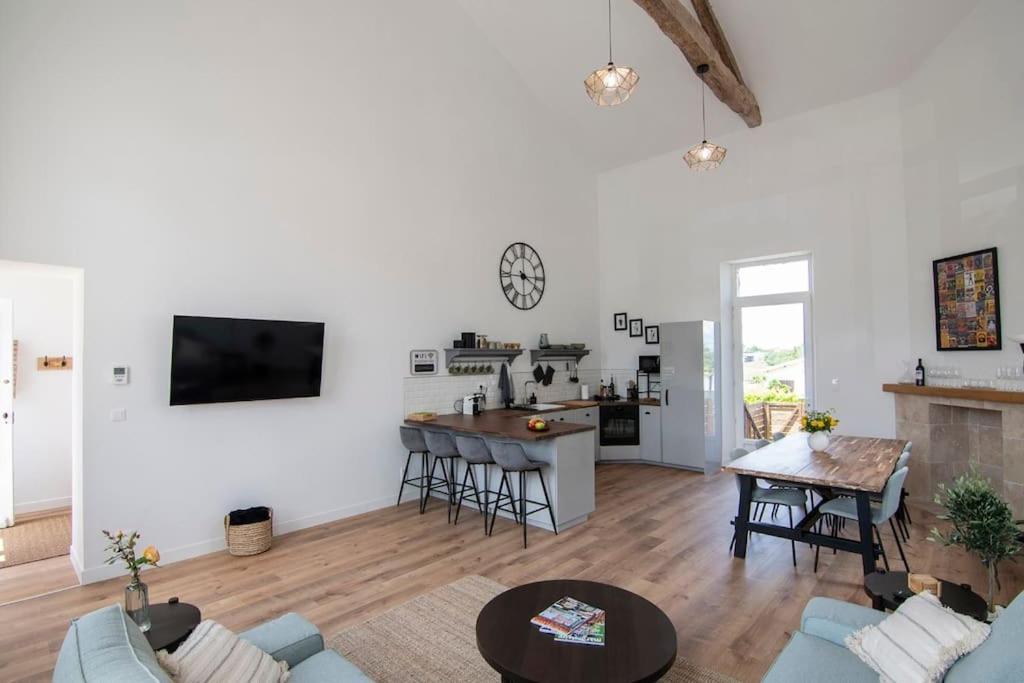 Treize Maison 3 Bed House In Centre Of Saint Severin ภายนอก รูปภาพ