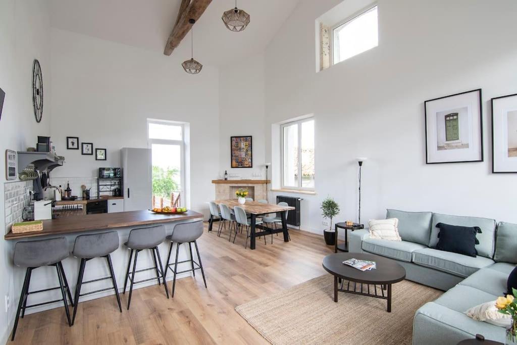 Treize Maison 3 Bed House In Centre Of Saint Severin ภายนอก รูปภาพ