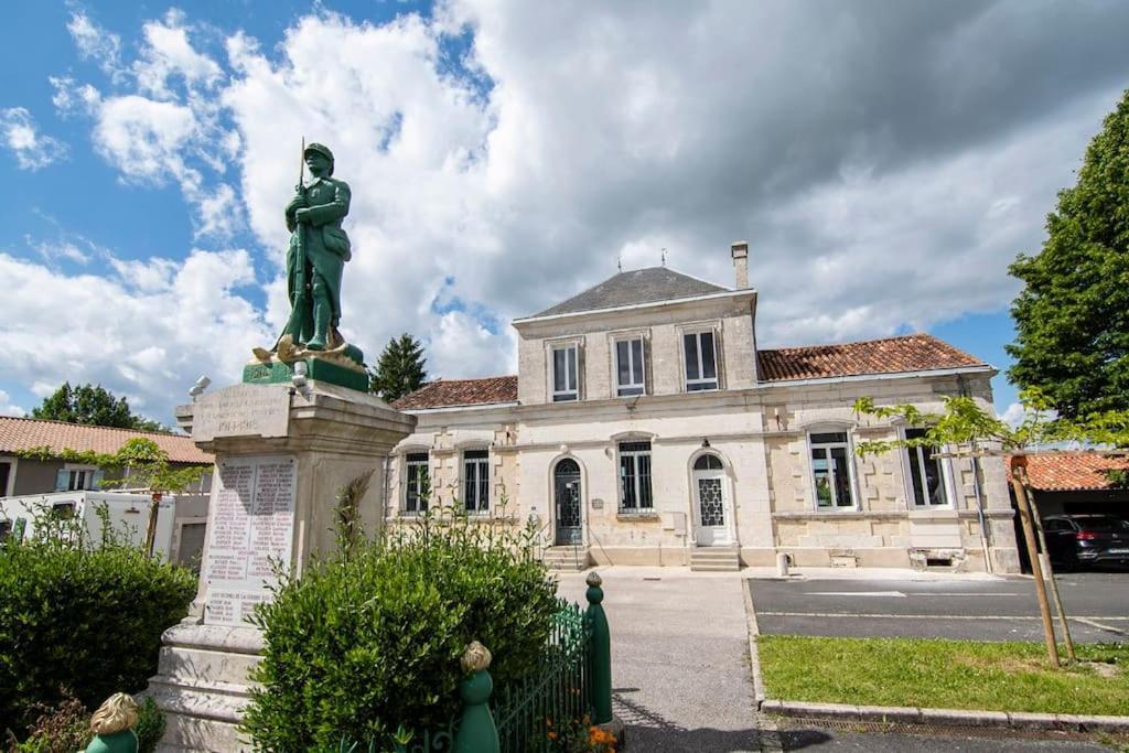 Treize Maison 3 Bed House In Centre Of Saint Severin ภายนอก รูปภาพ